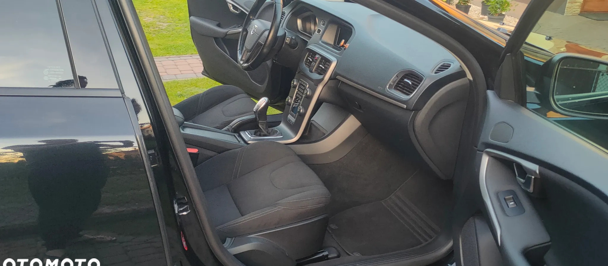 Volvo V40 cena 32900 przebieg: 208000, rok produkcji 2012 z Otmuchów małe 277